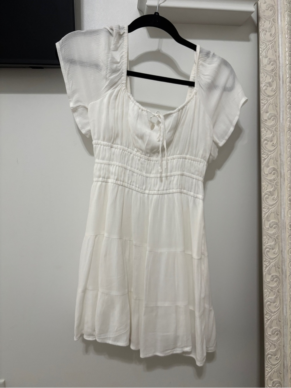 Hollister White Short Flutter Sleeve Tiered Dress